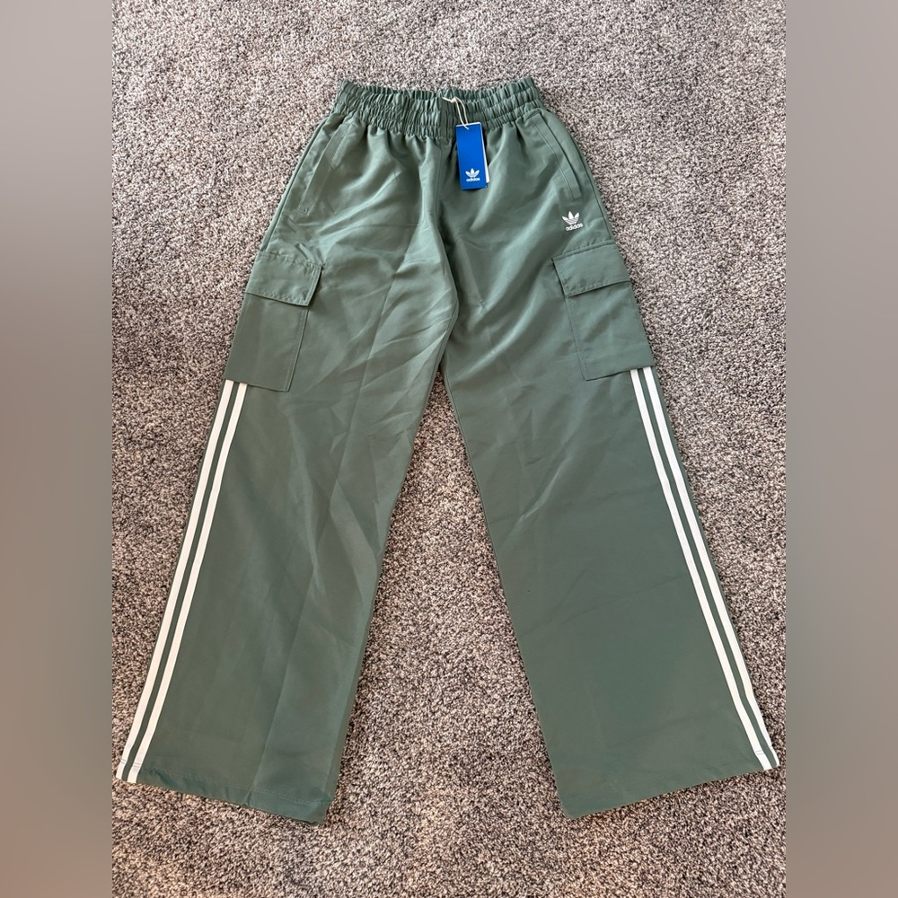 Adidas Women’s Cargo Pants Size Small NWT